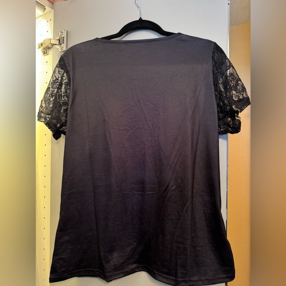 Skull and Roses Tee - Picture 5 of 6